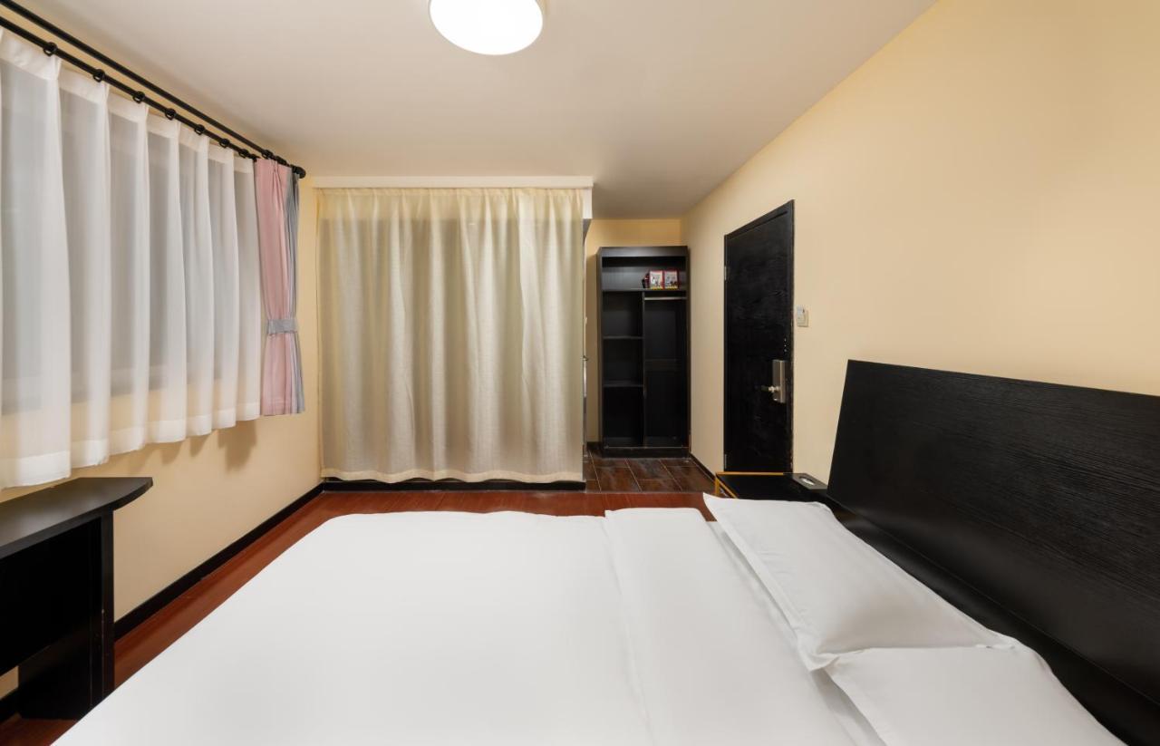 Spring Time Hostel--Nearby Tiananmen Square & Forbidden City & Wangfujing Street & Line 5,6 Subway Nearby,Free Wifi Peking Kültér fotó